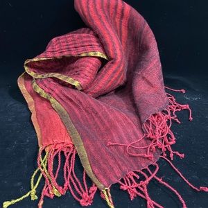 Charming Eileen Fisher scarf . 40x32 . Linen. Three seasons. For pop of color.